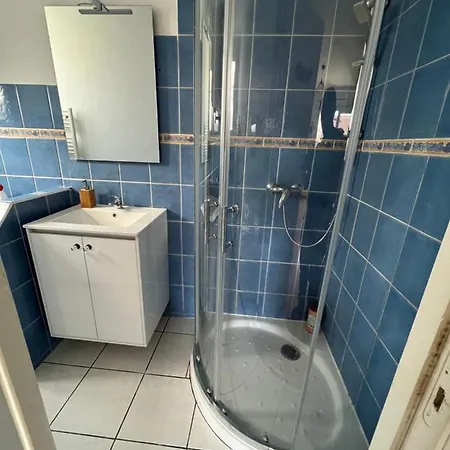 Calme, Lumineux Avec Balcon Appartement