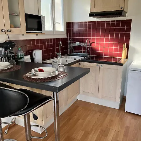 Calme, Lumineux Avec Balcon *