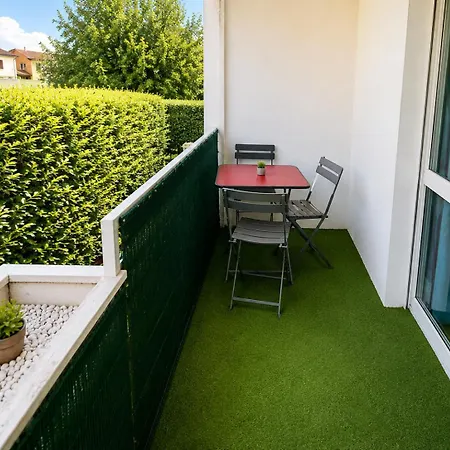 Apartment Grand T2 Calme Avec Parking Prive A