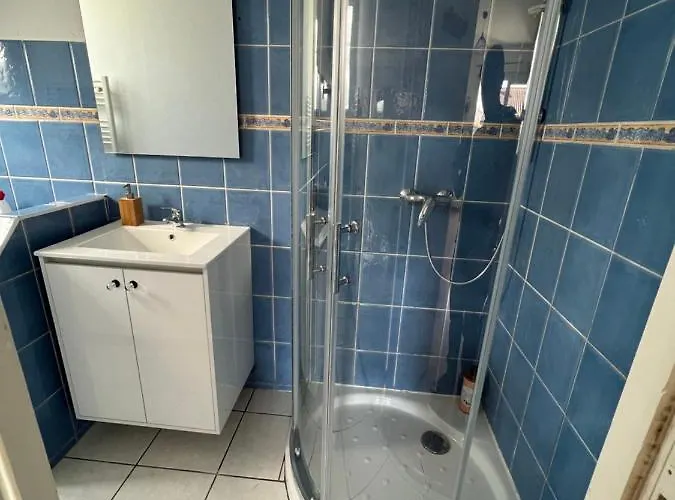 Calme, Lumineux Avec Balcon Apartment